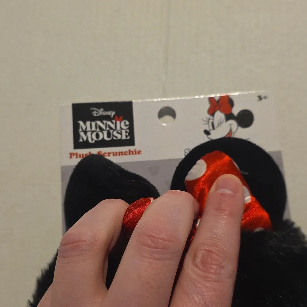 NWT Minnie Mouse Furry Scrunchie